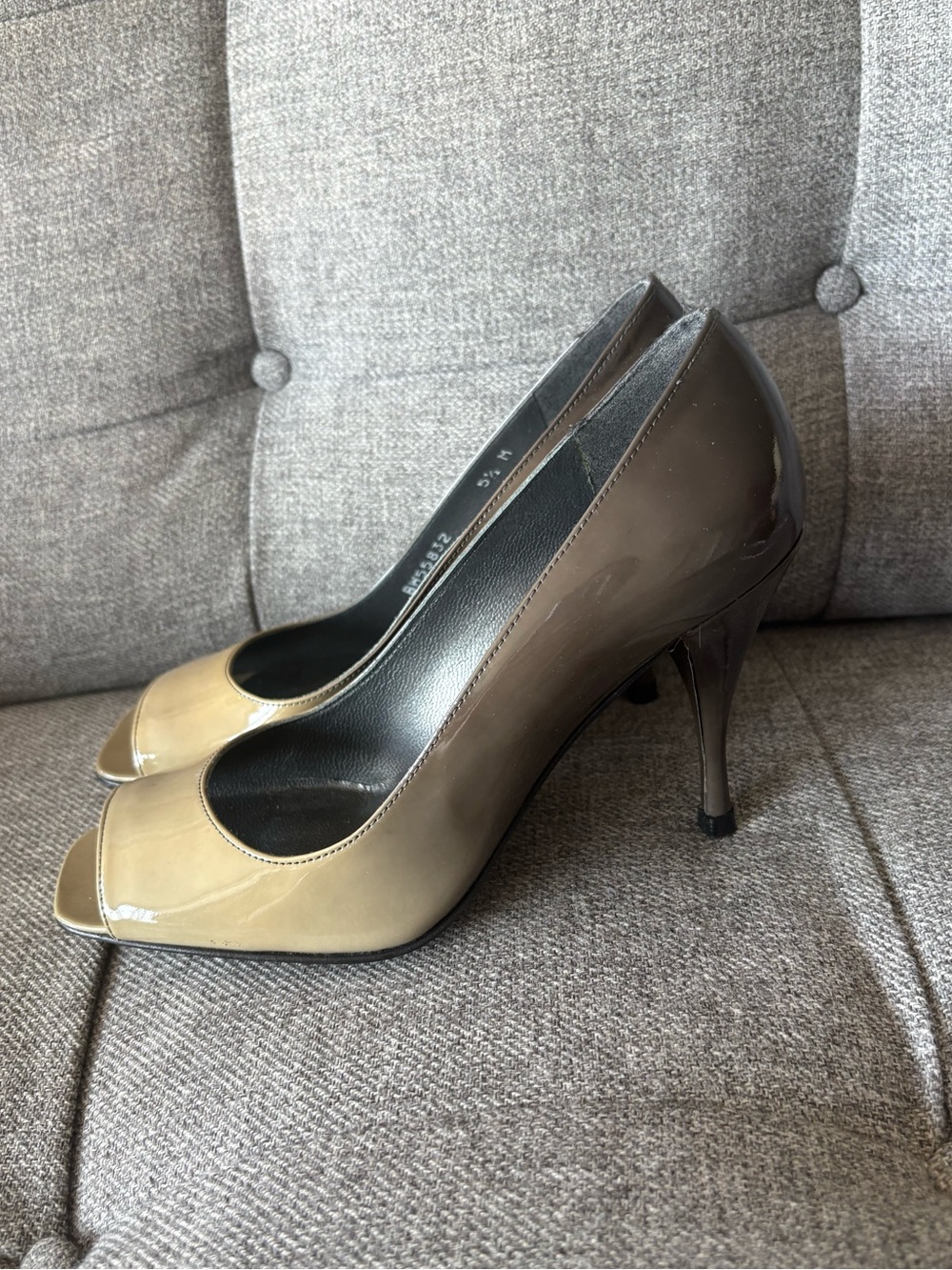 NWOB Vintage Stuart Weitzman x Neiman Marcus Gray Ombre Peep Toe Heels 5.5 Y2K